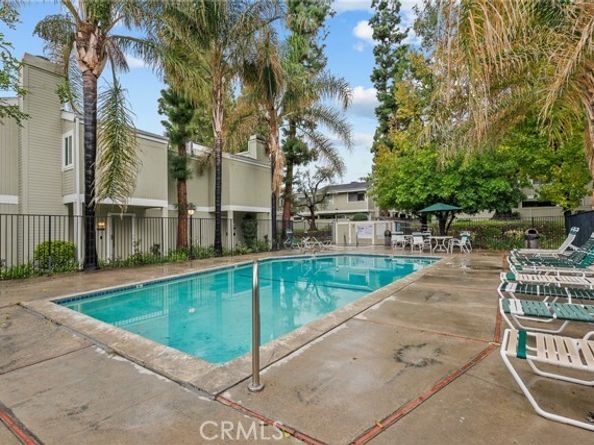 22123 Burbank Blvd #2, Woodland Hills (los Angeles) CA 91367