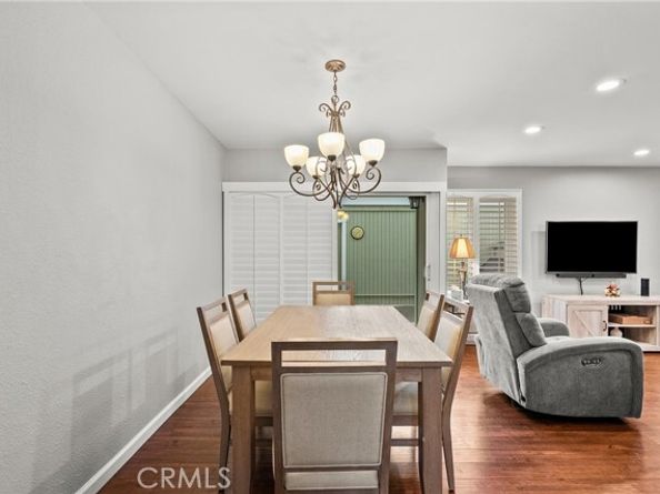 22123 Burbank Blvd #2, Woodland Hills (los Angeles) CA 91367