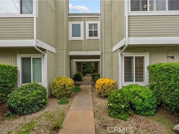 22123 Burbank Blvd #2, Woodland Hills (los Angeles) CA 91367