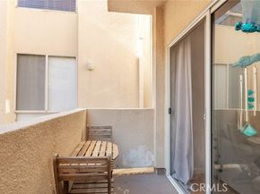 19350 Sherman Way 124, Reseda (los Angeles) CA 91335