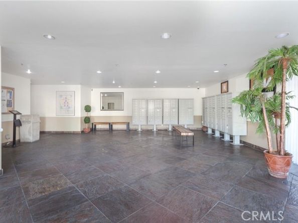 19350 Sherman Way 124, Reseda (los Angeles) CA 91335