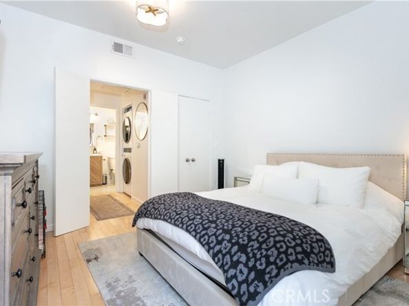 19350 Sherman Way 124, Reseda (los Angeles) CA 91335