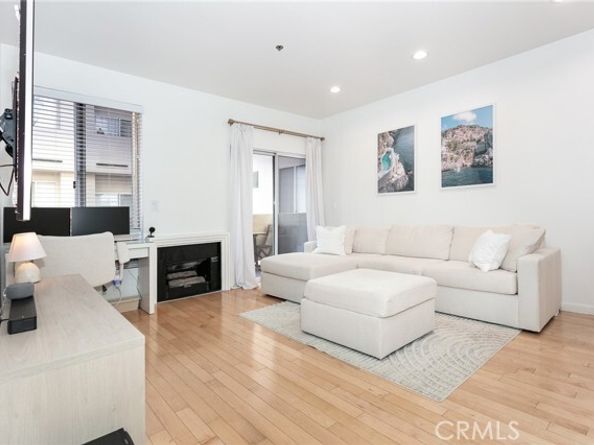 19350 Sherman Way 124, Reseda (los Angeles) CA 91335