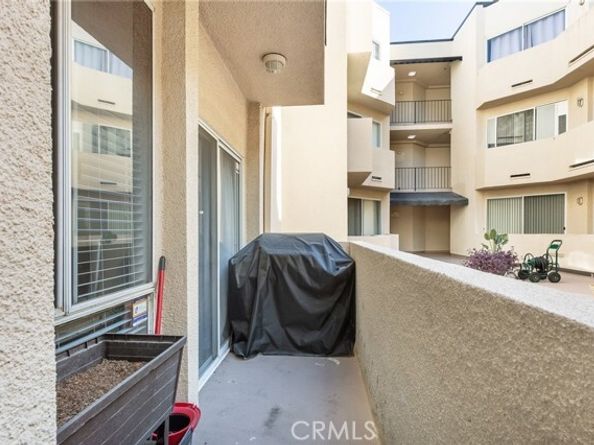 19350 Sherman Way 124, Reseda (los Angeles) CA 91335