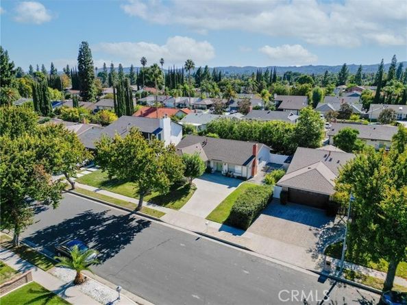 22714 Stagg, West Hills (los Angeles) CA 91304