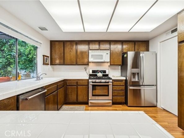 22714 Stagg, West Hills (los Angeles) CA 91304