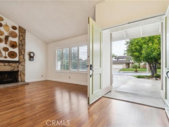 22714 Stagg, West Hills (los Angeles) CA 91304