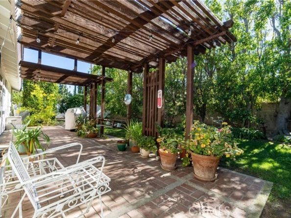 22714 Stagg, West Hills (los Angeles) CA 91304