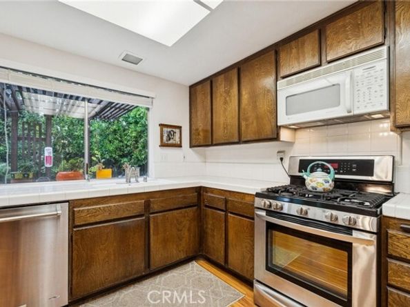 22714 Stagg, West Hills (los Angeles) CA 91304