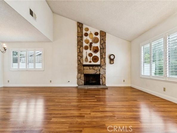 22714 Stagg, West Hills (los Angeles) CA 91304