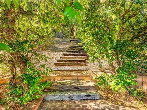 5433 Shirley Avenue, Tarzana (los Angeles) CA 91356