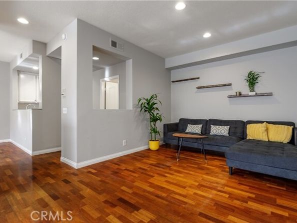 7325 Vassar, Canoga Park (los Angeles) CA 91303