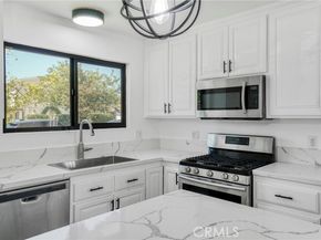 8400 Chimineas Avenue, Northridge (los Angeles) CA 91325