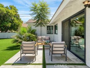 8400 Chimineas Avenue, Northridge (los Angeles) CA 91325