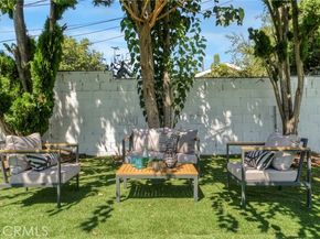 8400 Chimineas Avenue, Northridge (los Angeles) CA 91325