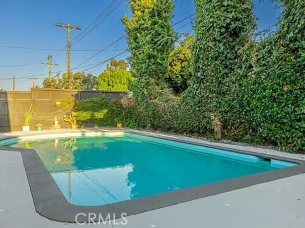 14614 Runnymede Street, Van Nuys (los Angeles) CA 91405