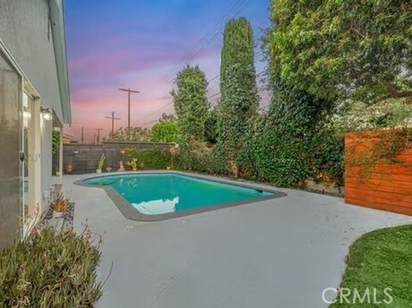 14614 Runnymede Street, Van Nuys (los Angeles) CA 91405