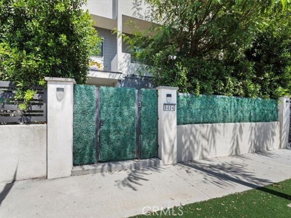 8404 Woodley Place, North Hills (los Angeles) CA 91343