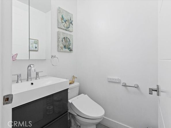 8404 Woodley Place, North Hills (los Angeles) CA 91343