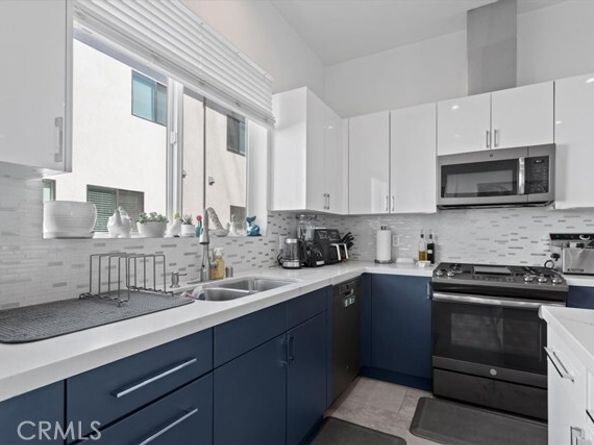 8404 Woodley Place, North Hills (los Angeles) CA 91343