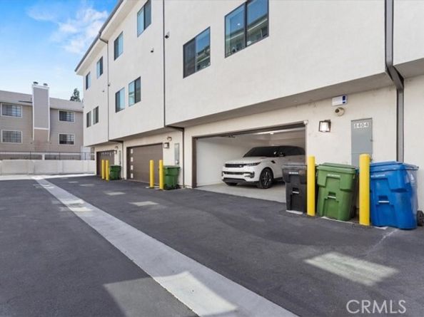 8404 Woodley Place, North Hills (los Angeles) CA 91343
