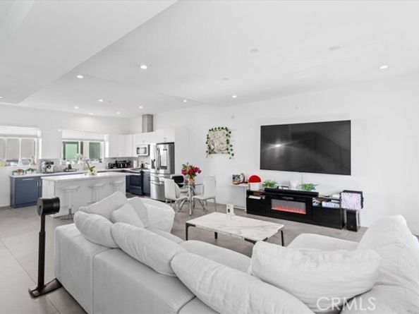 8404 Woodley Place, North Hills (los Angeles) CA 91343