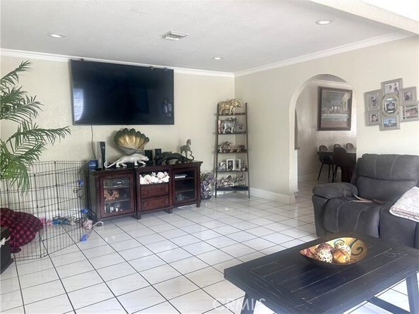 20551 Saticoy Street, Winnetka (los Angeles) CA 91306
