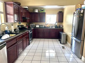 20551 Saticoy Street, Winnetka (los Angeles) CA 91306