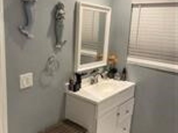 20551 Saticoy Street, Winnetka (los Angeles) CA 91306