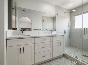 14300 Terra Bella Street 100, Panorama City (los Angeles) CA 91402