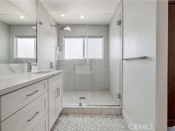 14300 Terra Bella Street 100, Panorama City (los Angeles) CA 91402