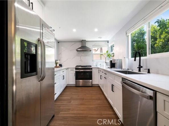 14300 Terra Bella Street 100, Panorama City (los Angeles) CA 91402