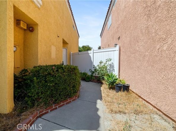 14300 Terra Bella Street 100, Panorama City (los Angeles) CA 91402