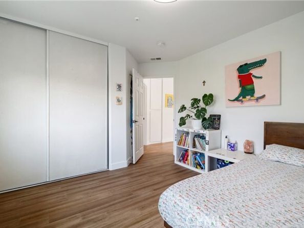 14300 Terra Bella Street 100, Panorama City (los Angeles) CA 91402
