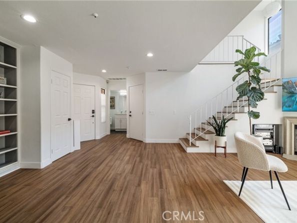 14300 Terra Bella Street 100, Panorama City (los Angeles) CA 91402