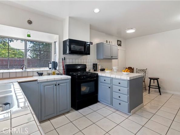 8446 Bradley Avenue, Sun Valley (los Angeles) CA 91352