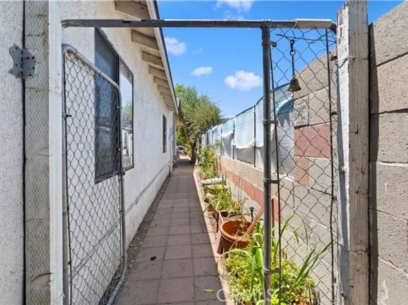 8446 Bradley Avenue, Sun Valley (los Angeles) CA 91352