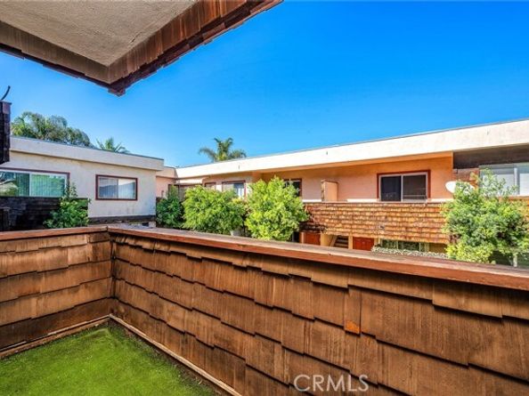 5414 Newcastle Avenue 8, Encino (los Angeles) CA 91316