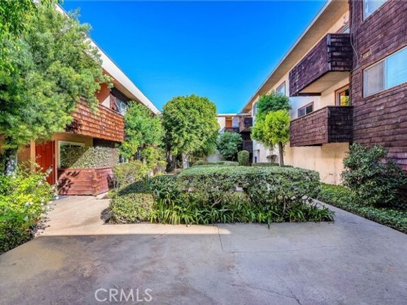5414 Newcastle Avenue 8, Encino (los Angeles) CA 91316