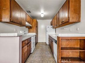 5414 Newcastle Avenue 8, Encino (los Angeles) CA 91316