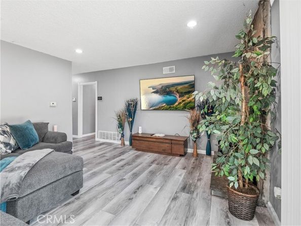 12326 Glamis Street, Pacoima (los Angeles) CA 91331