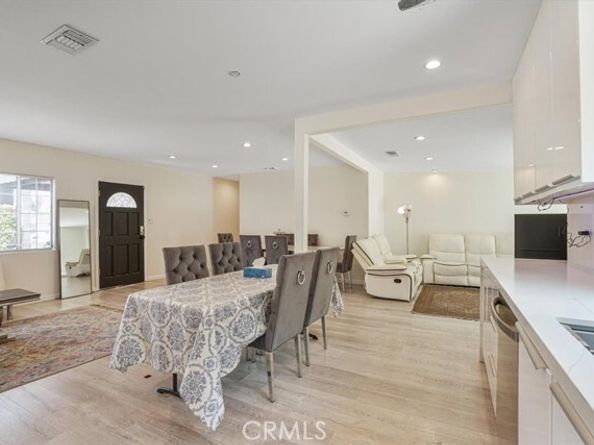 18352 Bessemer Street, Tarzana (los Angeles) CA 91335