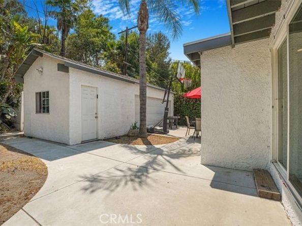 18352 Bessemer Street, Tarzana (los Angeles) CA 91335