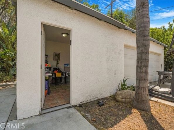 18352 Bessemer Street, Tarzana (los Angeles) CA 91335