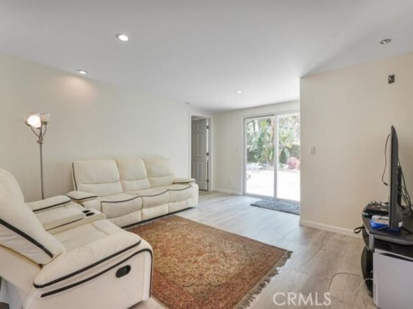18352 Bessemer Street, Tarzana (los Angeles) CA 91335