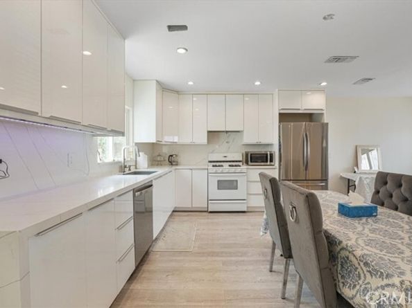 18352 Bessemer Street, Tarzana (los Angeles) CA 91335