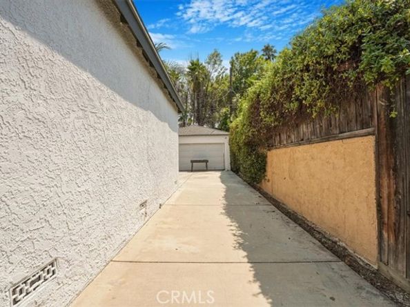 18352 Bessemer Street, Tarzana (los Angeles) CA 91335
