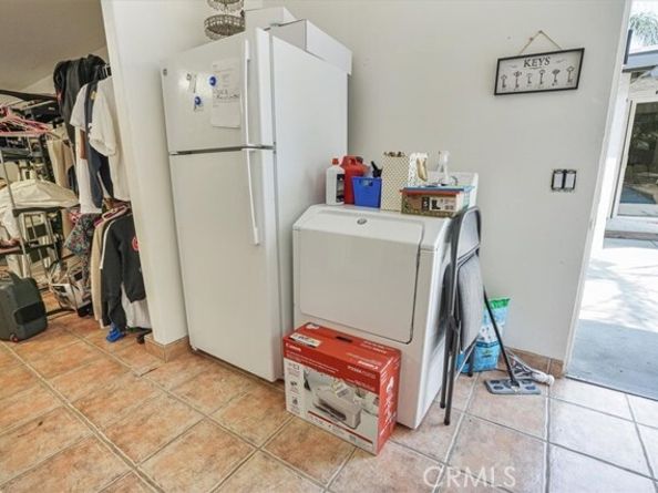 18352 Bessemer Street, Tarzana (los Angeles) CA 91335