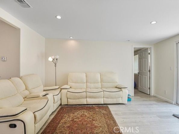 18352 Bessemer Street, Tarzana (los Angeles) CA 91335
