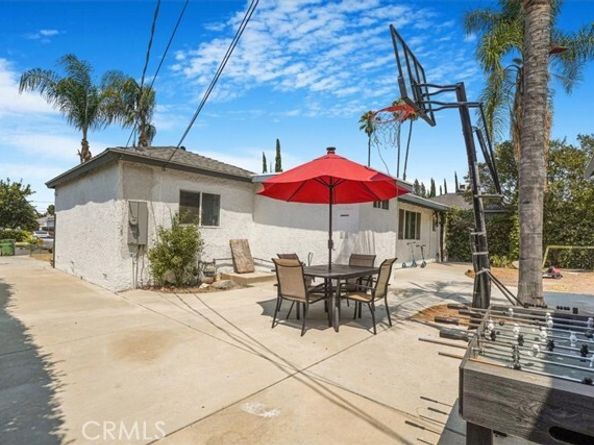 18352 Bessemer Street, Tarzana (los Angeles) CA 91335